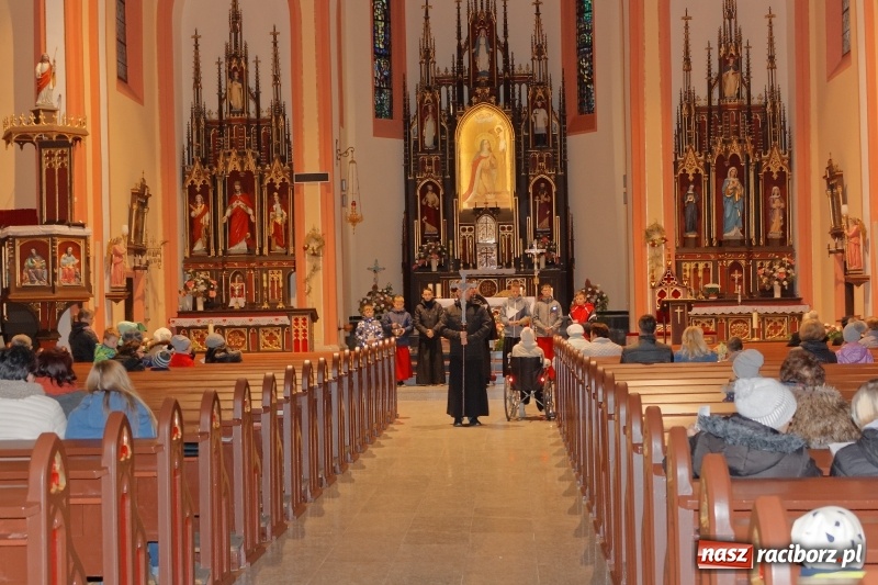 Zdjęcie w galerii na portalu naszraciborz.pl: A w Markowicach święty Marcin, koń i volvo w tle wiadomości z regionu