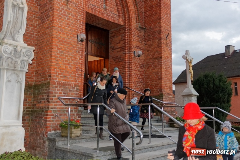 Zdjęcie w galerii na portalu naszraciborz.pl: A w Markowicach święty Marcin, koń i volvo w tle wiadomości z regionu