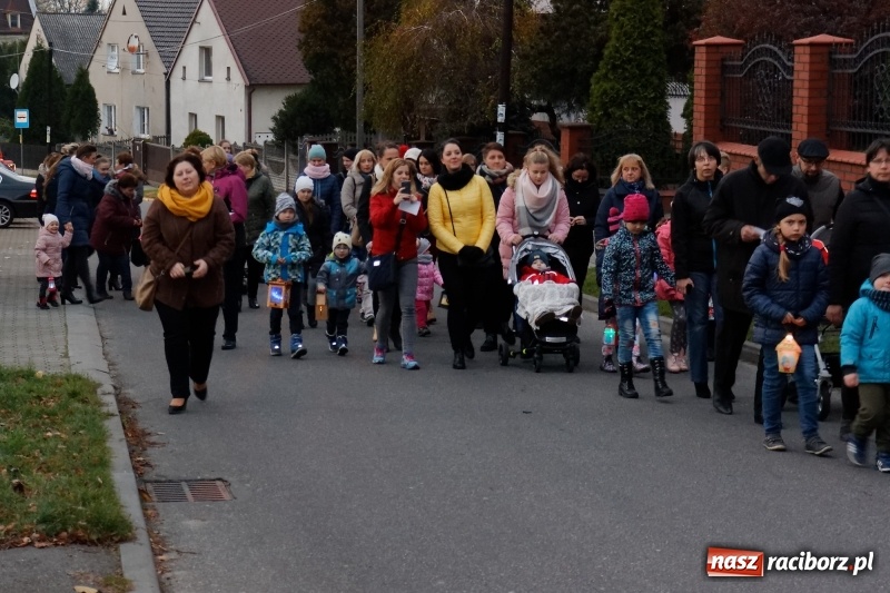 Zdjęcie w galerii na portalu naszraciborz.pl: A w Markowicach święty Marcin, koń i volvo w tle wiadomości z regionu