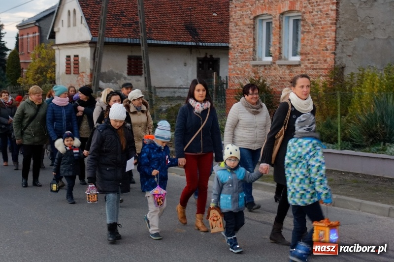 Zdjęcie w galerii na portalu naszraciborz.pl: A w Markowicach święty Marcin, koń i volvo w tle wiadomości z regionu