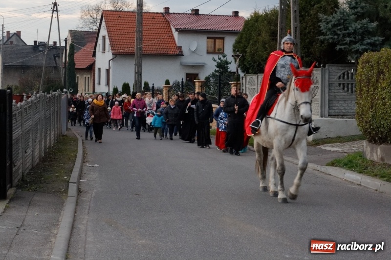 Zdjęcie w galerii na portalu naszraciborz.pl: A w Markowicach święty Marcin, koń i volvo w tle wiadomości z regionu