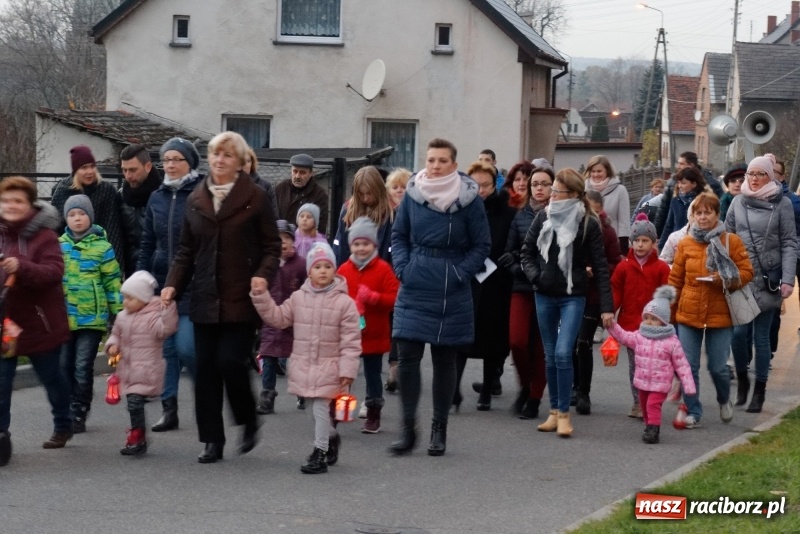 Zdjęcie w galerii na portalu naszraciborz.pl: A w Markowicach święty Marcin, koń i volvo w tle wiadomości z regionu