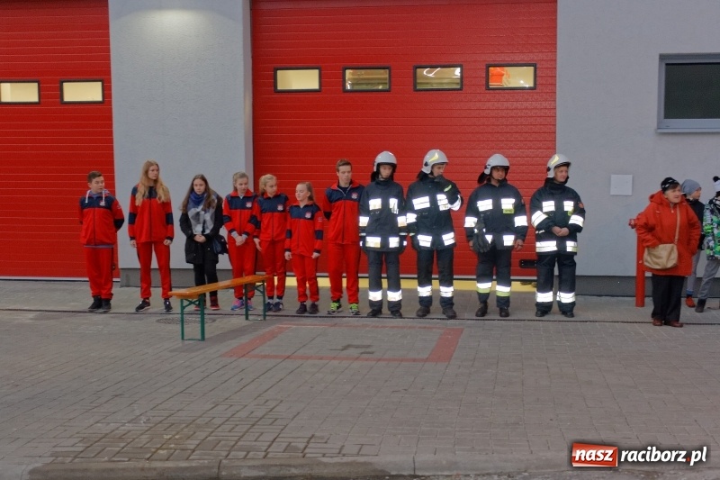 Zdjęcie w galerii na portalu naszraciborz.pl: A w Markowicach święty Marcin, koń i volvo w tle wiadomości z regionu