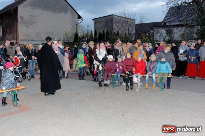 Zdjęcie w galerii na portalu naszraciborz.pl: A w Markowicach święty Marcin, koń i volvo w tle wiadomości z regionu