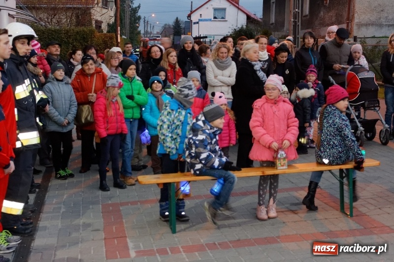 Zdjęcie w galerii na portalu naszraciborz.pl: A w Markowicach święty Marcin, koń i volvo w tle wiadomości z regionu