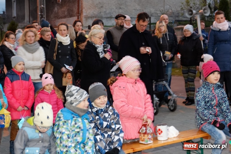 Zdjęcie w galerii na portalu naszraciborz.pl: A w Markowicach święty Marcin, koń i volvo w tle wiadomości z regionu