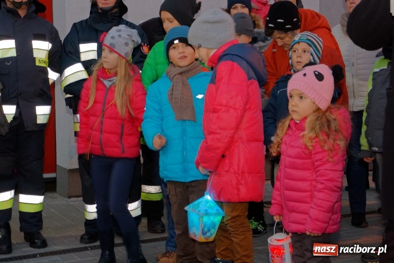 Zdjęcie w galerii na portalu naszraciborz.pl: A w Markowicach święty Marcin, koń i volvo w tle wiadomości z regionu