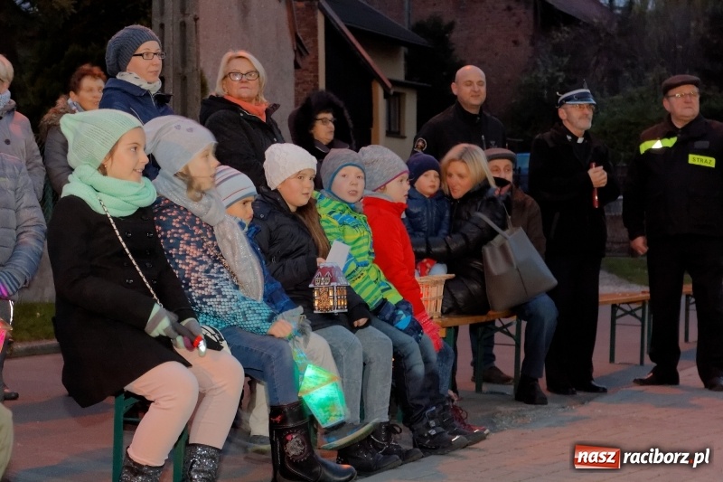 Zdjęcie w galerii na portalu naszraciborz.pl: A w Markowicach święty Marcin, koń i volvo w tle wiadomości z regionu