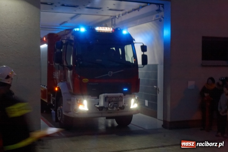 Zdjęcie w galerii na portalu naszraciborz.pl: A w Markowicach święty Marcin, koń i volvo w tle wiadomości z regionu