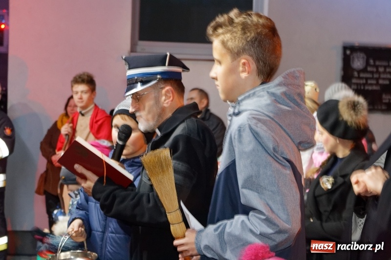 Zdjęcie w galerii na portalu naszraciborz.pl: A w Markowicach święty Marcin, koń i volvo w tle wiadomości z regionu