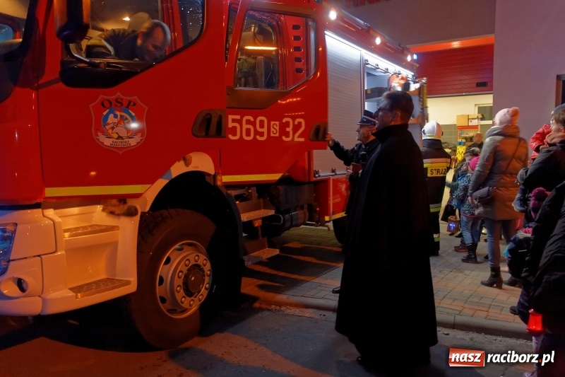 Zdjęcie w galerii na portalu naszraciborz.pl: A w Markowicach święty Marcin, koń i volvo w tle wiadomości z regionu