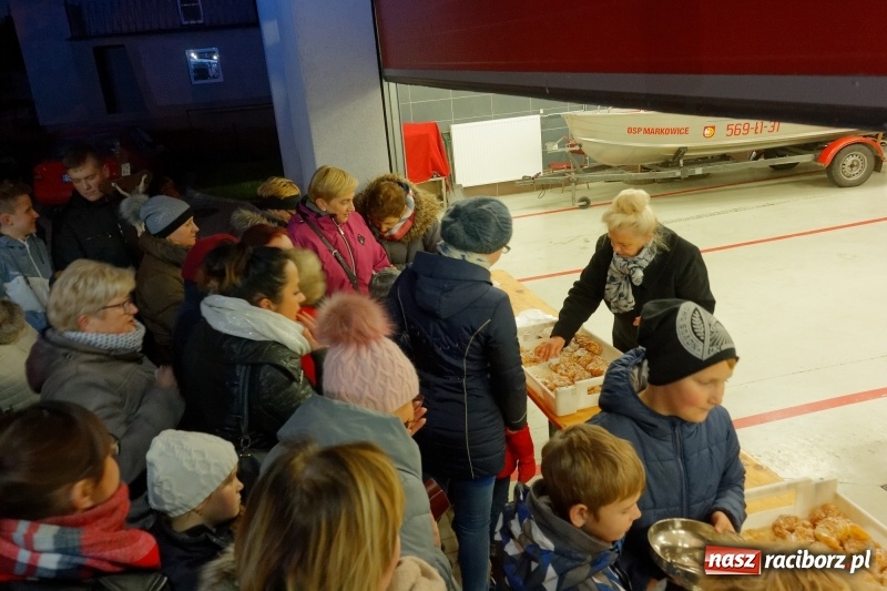 Zdjęcie w galerii na portalu naszraciborz.pl: A w Markowicach święty Marcin, koń i volvo w tle wiadomości z regionu
