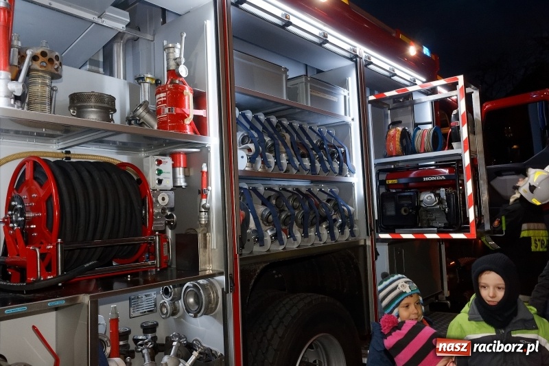 Zdjęcie w galerii na portalu naszraciborz.pl: A w Markowicach święty Marcin, koń i volvo w tle wiadomości z regionu