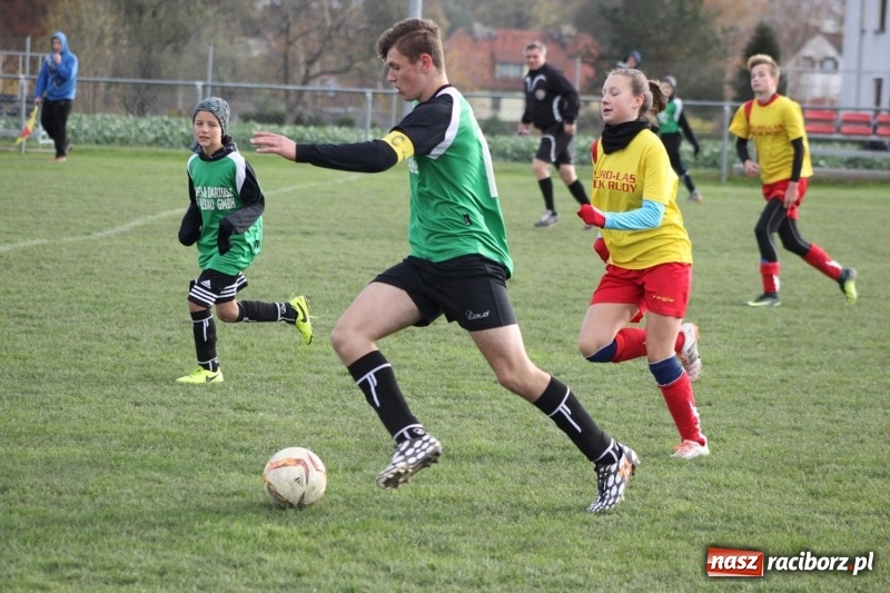 Zdjęcie w galerii na portalu naszraciborz.pl: Trampkarze Rud pokonani w Borucinie wiadomości z regionu