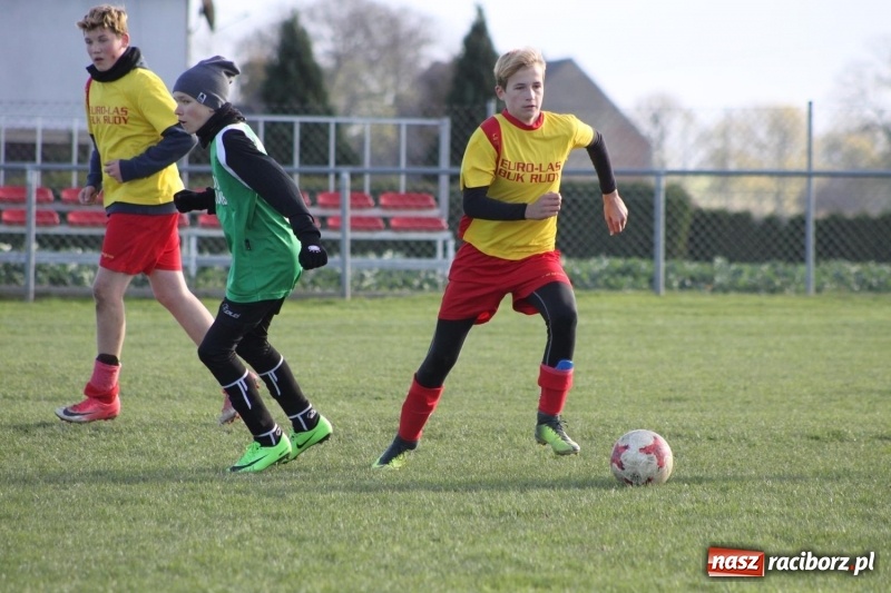 Zdjęcie w galerii na portalu naszraciborz.pl: Trampkarze Rud pokonani w Borucinie wiadomości z regionu