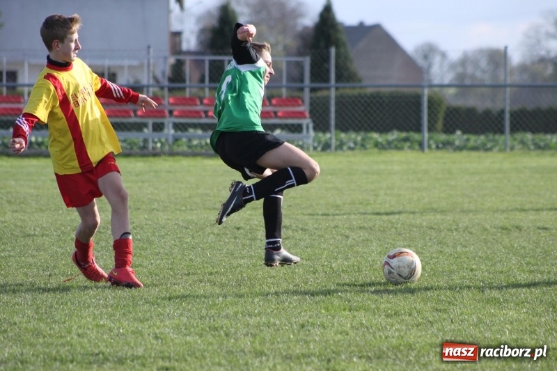 Zdjęcie w galerii na portalu naszraciborz.pl: Trampkarze Rud pokonani w Borucinie wiadomości z regionu