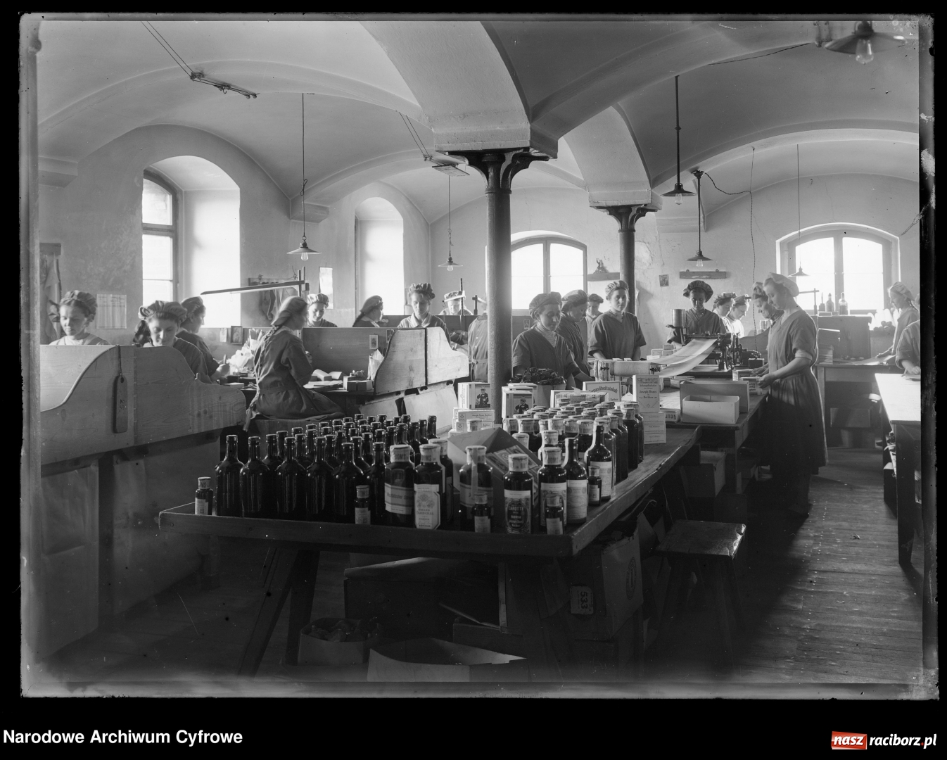 Zdjęcie w galerii na portalu naszraciborz.pl: Raciborskie imperium tytoniowe Domsów na starej fotografii  wiadomości z regionu