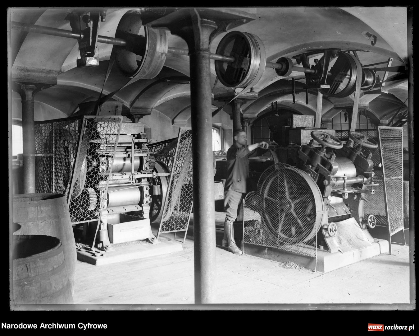 Zdjęcie w galerii na portalu naszraciborz.pl: Raciborskie imperium tytoniowe Domsów na starej fotografii  wiadomości z regionu