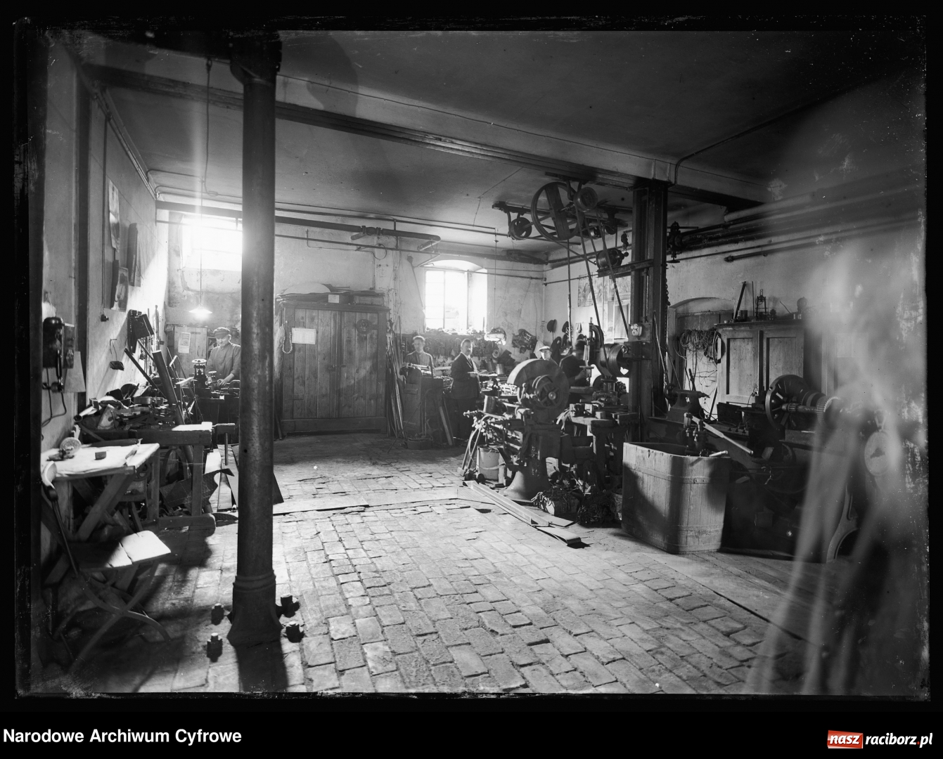 Zdjęcie w galerii na portalu naszraciborz.pl: Raciborskie imperium tytoniowe Domsów na starej fotografii  wiadomości z regionu