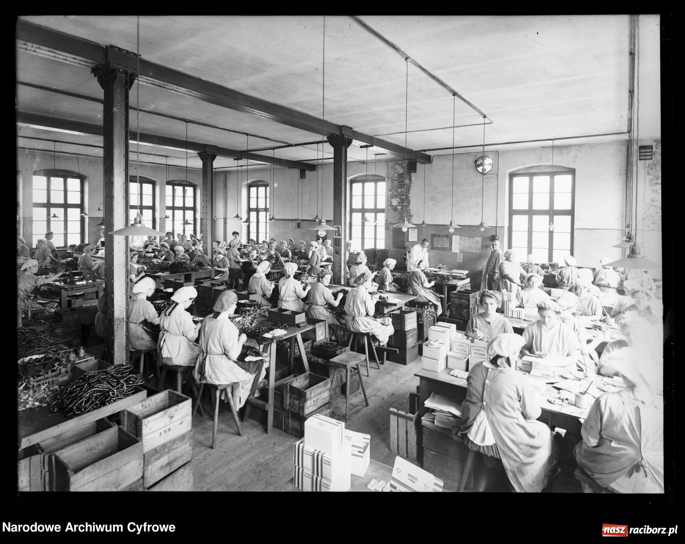 Zdjęcie w galerii na portalu naszraciborz.pl: Raciborskie imperium tytoniowe Domsów na starej fotografii  wiadomości z regionu