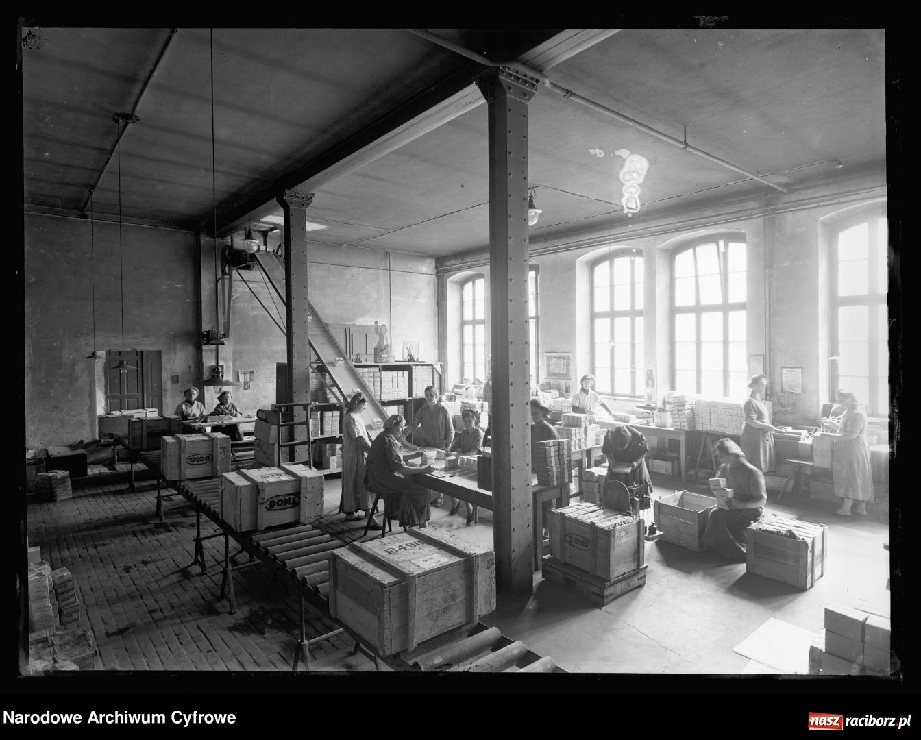 Zdjęcie w galerii na portalu naszraciborz.pl: Raciborskie imperium tytoniowe Domsów na starej fotografii  wiadomości z regionu