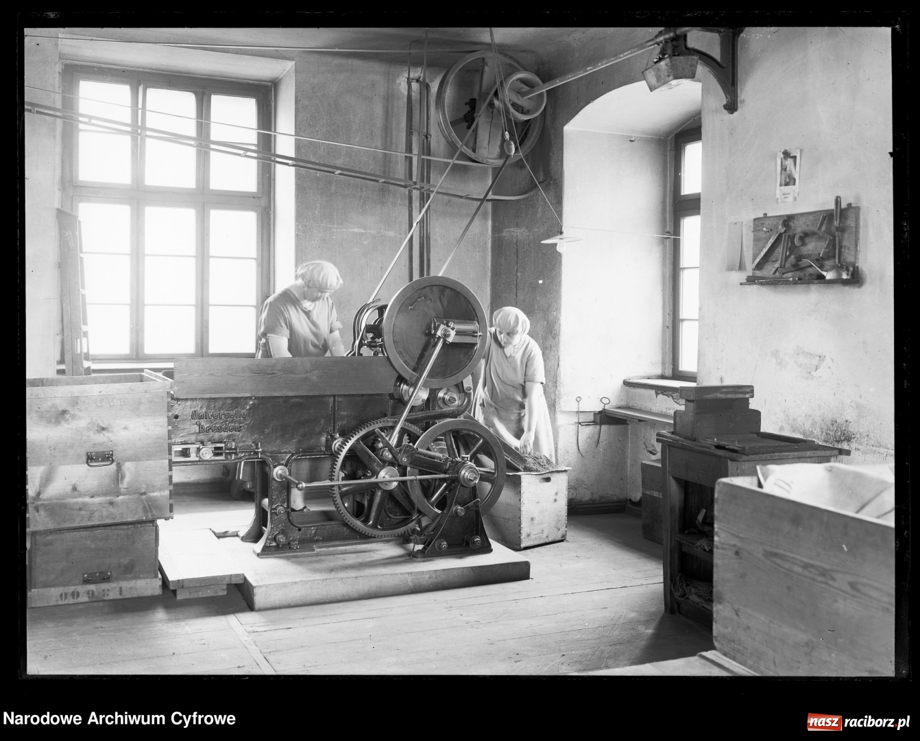 Zdjęcie w galerii na portalu naszraciborz.pl: Raciborskie imperium tytoniowe Domsów na starej fotografii  wiadomości z regionu