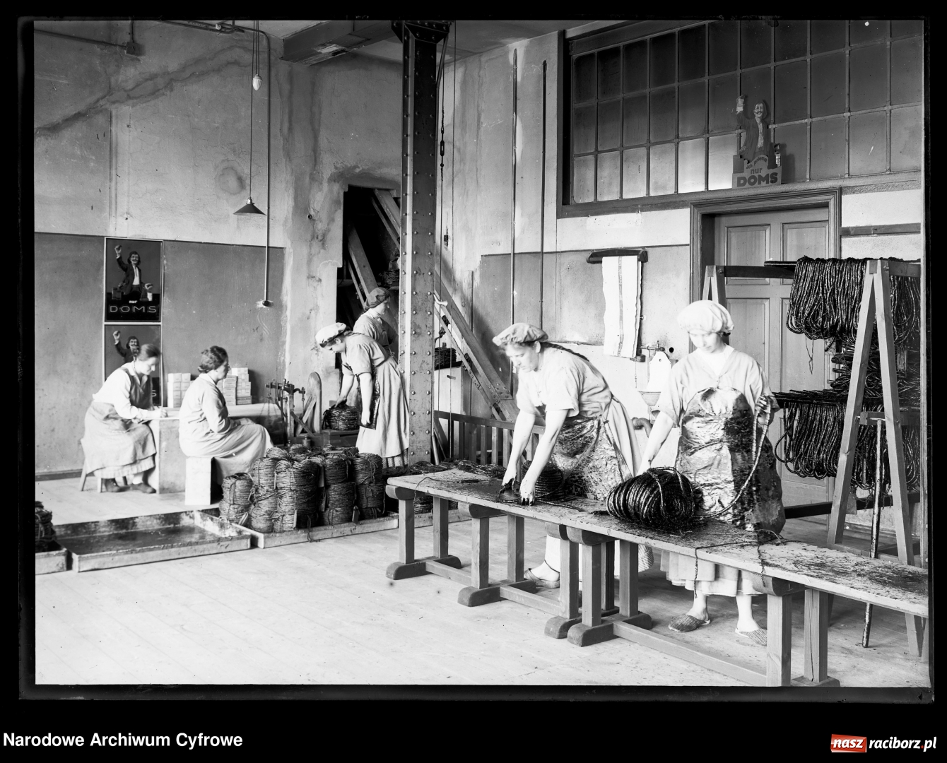 Zdjęcie w galerii na portalu naszraciborz.pl: Raciborskie imperium tytoniowe Domsów na starej fotografii  wiadomości z regionu