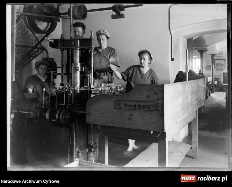 Zdjęcie w galerii na portalu naszraciborz.pl: Raciborskie imperium tytoniowe Domsów na starej fotografii  wiadomości z regionu