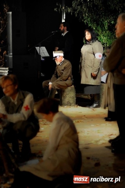 Zdjęcie w galerii na portalu naszraciborz.pl: Seniorzy z Kuźni Raciborskiej stali się aktorami wiadomości z regionu