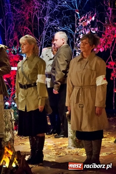 Zdjęcie w galerii na portalu naszraciborz.pl: Seniorzy z Kuźni Raciborskiej stali się aktorami wiadomości z regionu