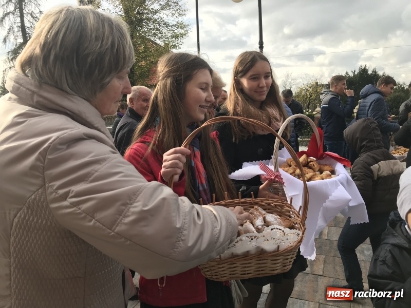 Zdjęcie w galerii na portalu naszraciborz.pl: Rzymscy legioniści na Mszy świętej w Brzeziu wiadomości z regionu