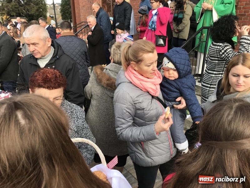 Zdjęcie w galerii na portalu naszraciborz.pl: Rzymscy legioniści na Mszy świętej w Brzeziu wiadomości z regionu