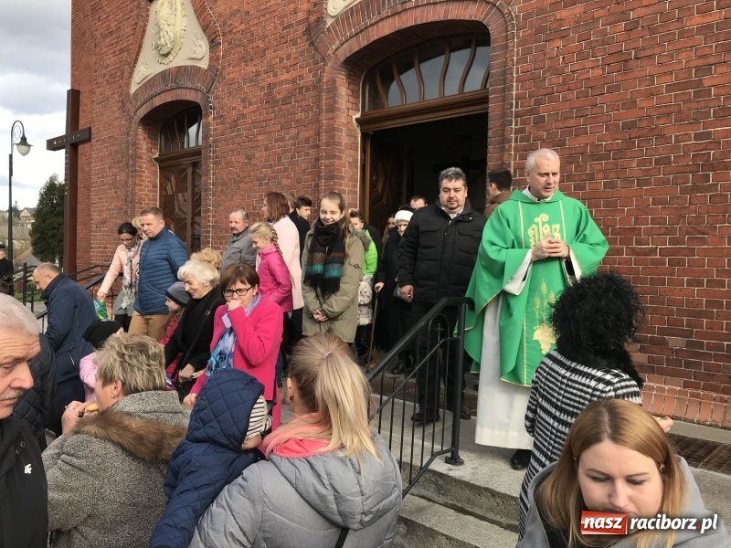 Zdjęcie w galerii na portalu naszraciborz.pl: Rzymscy legioniści na Mszy świętej w Brzeziu wiadomości z regionu