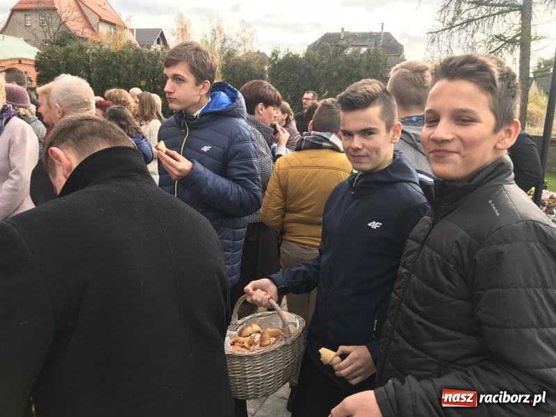 Zdjęcie w galerii na portalu naszraciborz.pl: Rzymscy legioniści na Mszy świętej w Brzeziu wiadomości z regionu