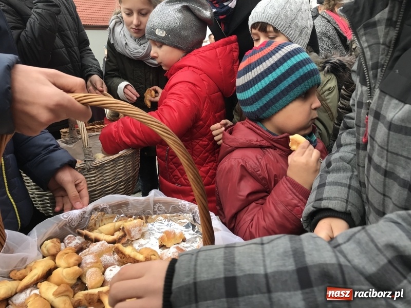 Zdjęcie w galerii na portalu naszraciborz.pl: Rzymscy legioniści na Mszy świętej w Brzeziu wiadomości z regionu
