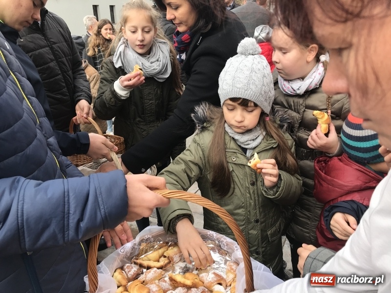 Zdjęcie w galerii na portalu naszraciborz.pl: Rzymscy legioniści na Mszy świętej w Brzeziu wiadomości z regionu