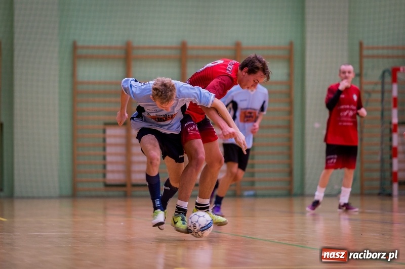 Zdjęcie w galerii na portalu naszraciborz.pl: Halowa Liga Piłki Nożnej: Drużyna Galactick Football lepsza od Cukierni Gianni wiadomości z regionu