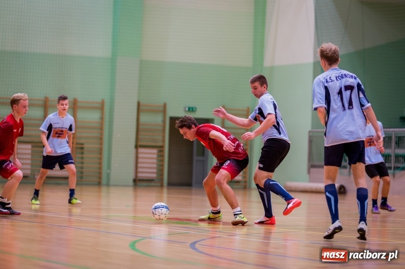 Zdjęcie w galerii na portalu naszraciborz.pl: Halowa Liga Piłki Nożnej: Drużyna Galactick Football lepsza od Cukierni Gianni wiadomości z regionu
