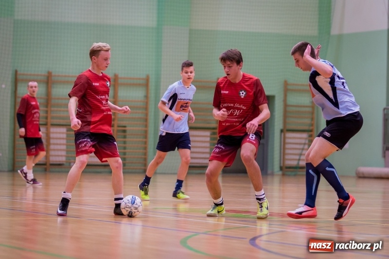 Zdjęcie w galerii na portalu naszraciborz.pl: Halowa Liga Piłki Nożnej: Drużyna Galactick Football lepsza od Cukierni Gianni wiadomości z regionu