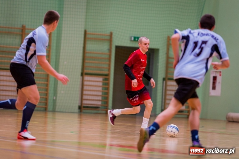 Zdjęcie w galerii na portalu naszraciborz.pl: Halowa Liga Piłki Nożnej: Drużyna Galactick Football lepsza od Cukierni Gianni wiadomości z regionu