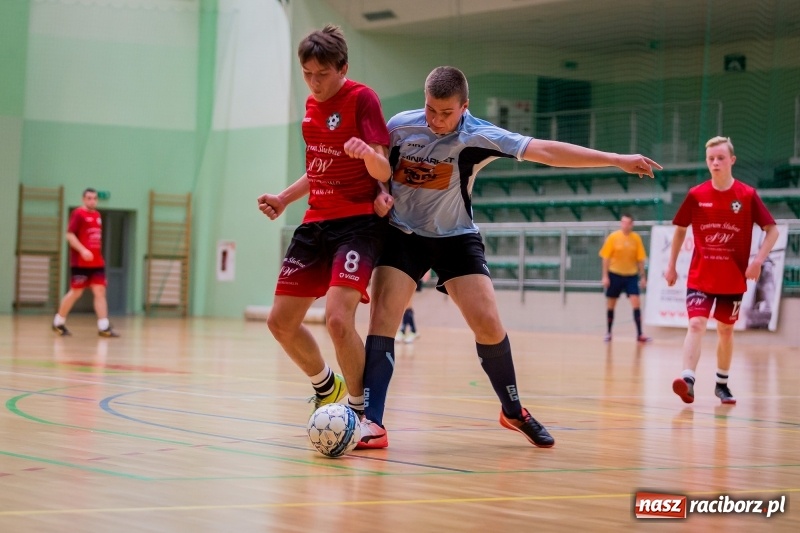 Zdjęcie w galerii na portalu naszraciborz.pl: Halowa Liga Piłki Nożnej: Drużyna Galactick Football lepsza od Cukierni Gianni wiadomości z regionu