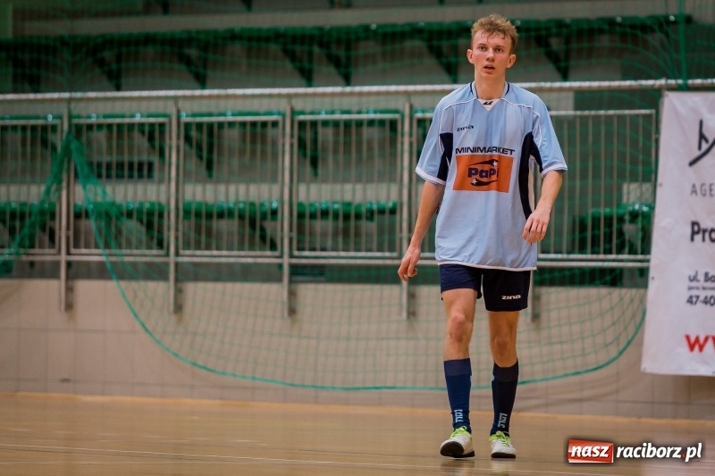 Zdjęcie w galerii na portalu naszraciborz.pl: Halowa Liga Piłki Nożnej: Drużyna Galactick Football lepsza od Cukierni Gianni wiadomości z regionu