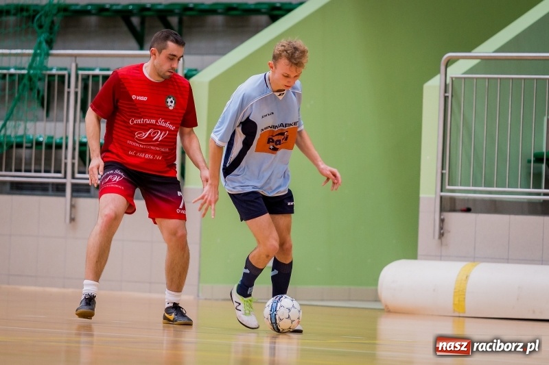 Zdjęcie w galerii na portalu naszraciborz.pl: Halowa Liga Piłki Nożnej: Drużyna Galactick Football lepsza od Cukierni Gianni wiadomości z regionu