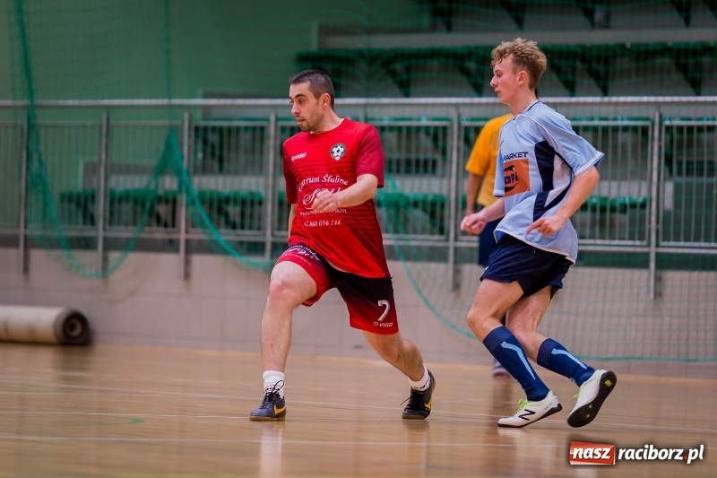 Zdjęcie w galerii na portalu naszraciborz.pl: Halowa Liga Piłki Nożnej: Drużyna Galactick Football lepsza od Cukierni Gianni wiadomości z regionu