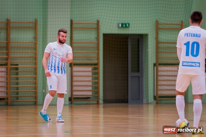 Zdjęcie w galerii na portalu naszraciborz.pl: Halowa Liga Piłki Nożnej: Drużyna Galactick Football lepsza od Cukierni Gianni wiadomości z regionu