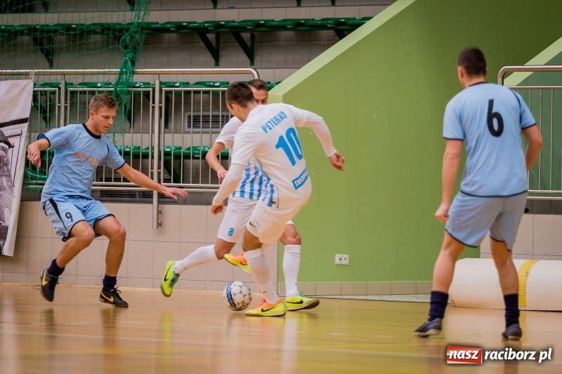 Zdjęcie w galerii na portalu naszraciborz.pl: Halowa Liga Piłki Nożnej: Drużyna Galactick Football lepsza od Cukierni Gianni wiadomości z regionu