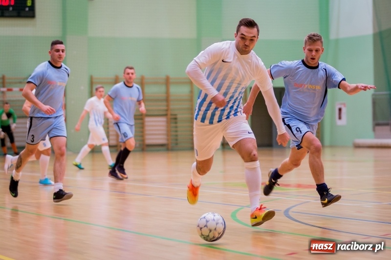 Zdjęcie w galerii na portalu naszraciborz.pl: Halowa Liga Piłki Nożnej: Drużyna Galactick Football lepsza od Cukierni Gianni wiadomości z regionu