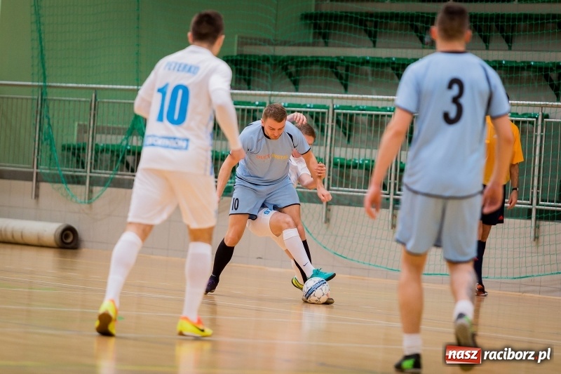 Zdjęcie w galerii na portalu naszraciborz.pl: Halowa Liga Piłki Nożnej: Drużyna Galactick Football lepsza od Cukierni Gianni wiadomości z regionu