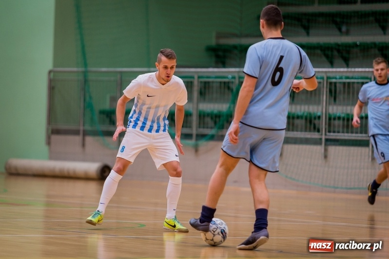 Zdjęcie w galerii na portalu naszraciborz.pl: Halowa Liga Piłki Nożnej: Drużyna Galactick Football lepsza od Cukierni Gianni wiadomości z regionu