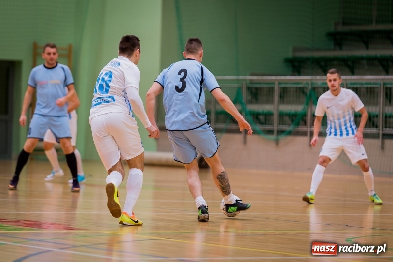 Zdjęcie w galerii na portalu naszraciborz.pl: Halowa Liga Piłki Nożnej: Drużyna Galactick Football lepsza od Cukierni Gianni wiadomości z regionu